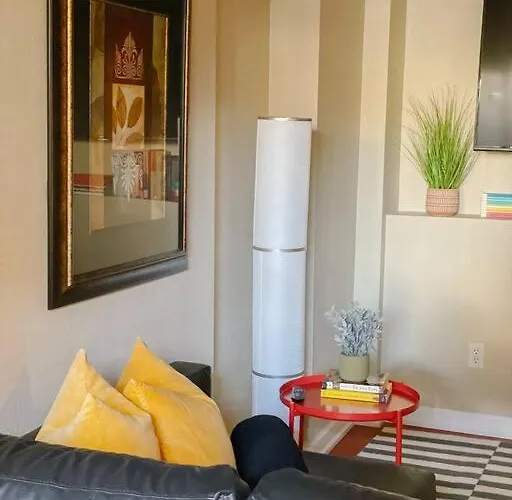 Cozy One Bed Suite In The Heart Of Ballard