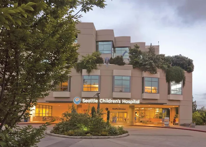 Modern 2Br Gem Near Uw & Lake Trails & Garage