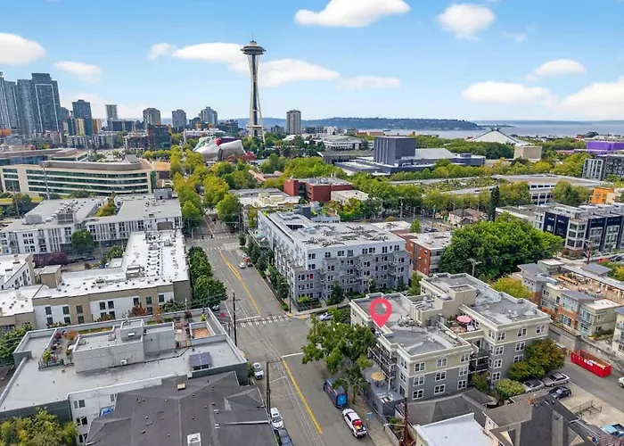 Free Parking - City Views - Near Attractions