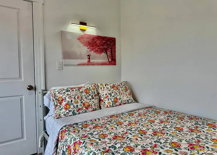 2Nd Floor House With 2 Queen Bedrooms And Extra Sofa Bed Located 10 Minutes From Seatac Airport And 20 Minutes From Downtown Seattle