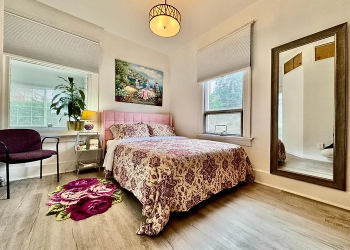 Seattle 2Nd Floor House With 2 Queen Bedrooms And Extra Sofa Bed Located 10 Minutes From Seatac Airport And 20 Minutes From Downtown