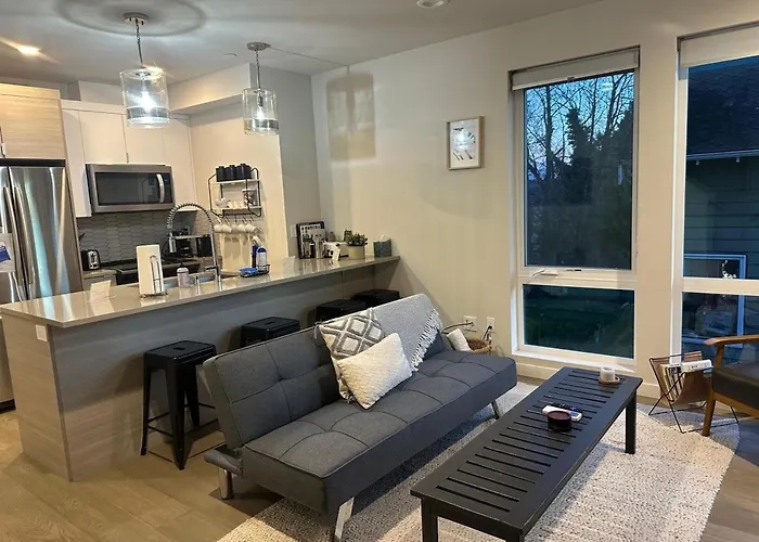 Rooftop Patio With Waterview, Private Garden & Grill 3Br 3Ba- Modern Cityscape